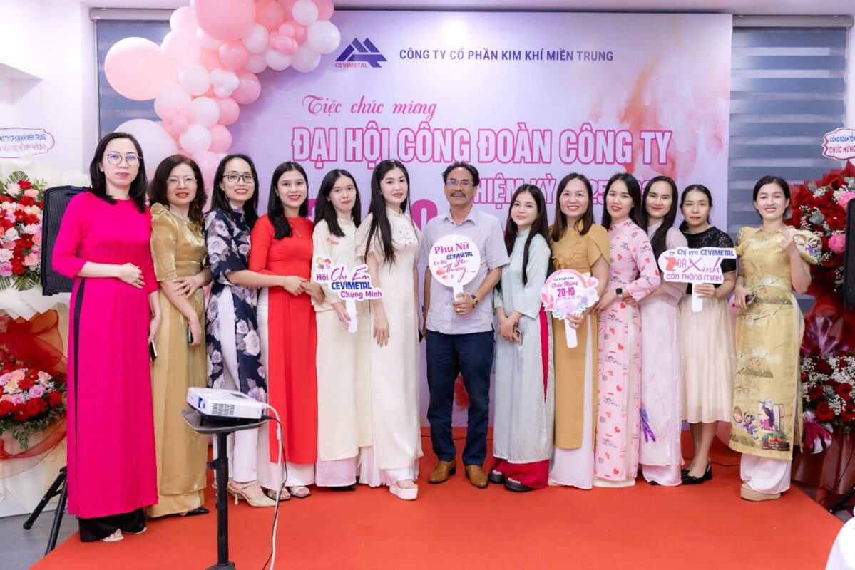 Ông Huỳnh Trung Quang – Chủ tịch HĐQT chúc mừng ngày 20/10 Ông Huỳnh Trung Quang – Chủ tịch HĐQT chúc mừng ngày 20/10