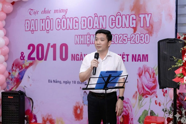 Ông Đoàn Công Sơn – Tổng Giám đốc phát biểu khai tiệc Ông Đoàn Công Sơn – Tổng Giám đốc phát biểu khai tiệc